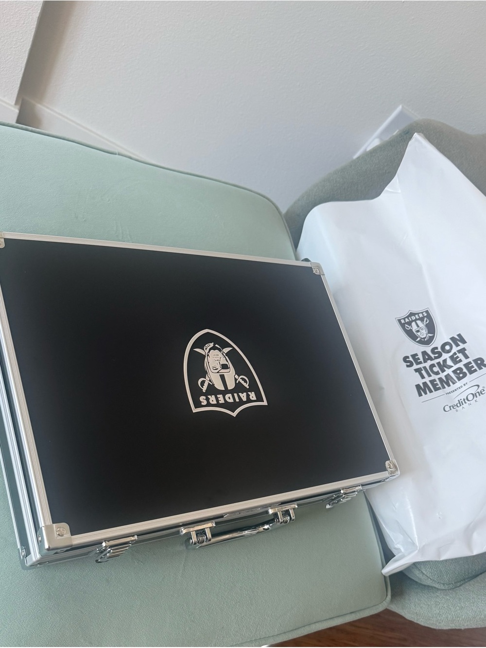 2026 Las Vegas Raiders Season Ticket Holder Box Briefcase Poker Set NEW
